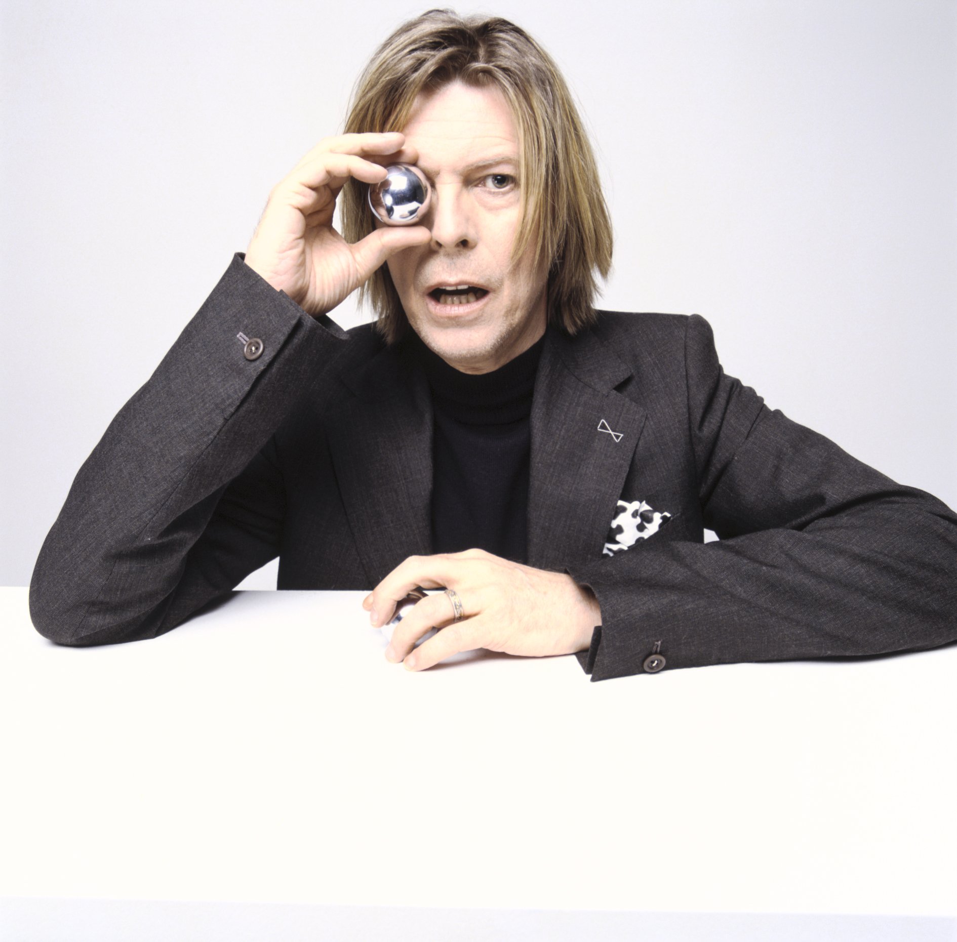 Bowie2002_5(c)mickrock.jpg