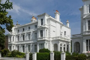 American investors buying ultra-prime London properties in 2025, including luxury homes and heritage estates