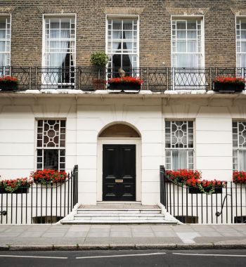 Navigating a Complex Credit Profile to Secure a £930,000 Loan for a Central London Property