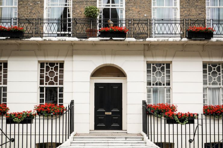 Navigating a Complex Credit Profile to Secure a £930,000 Loan for a Central London Property